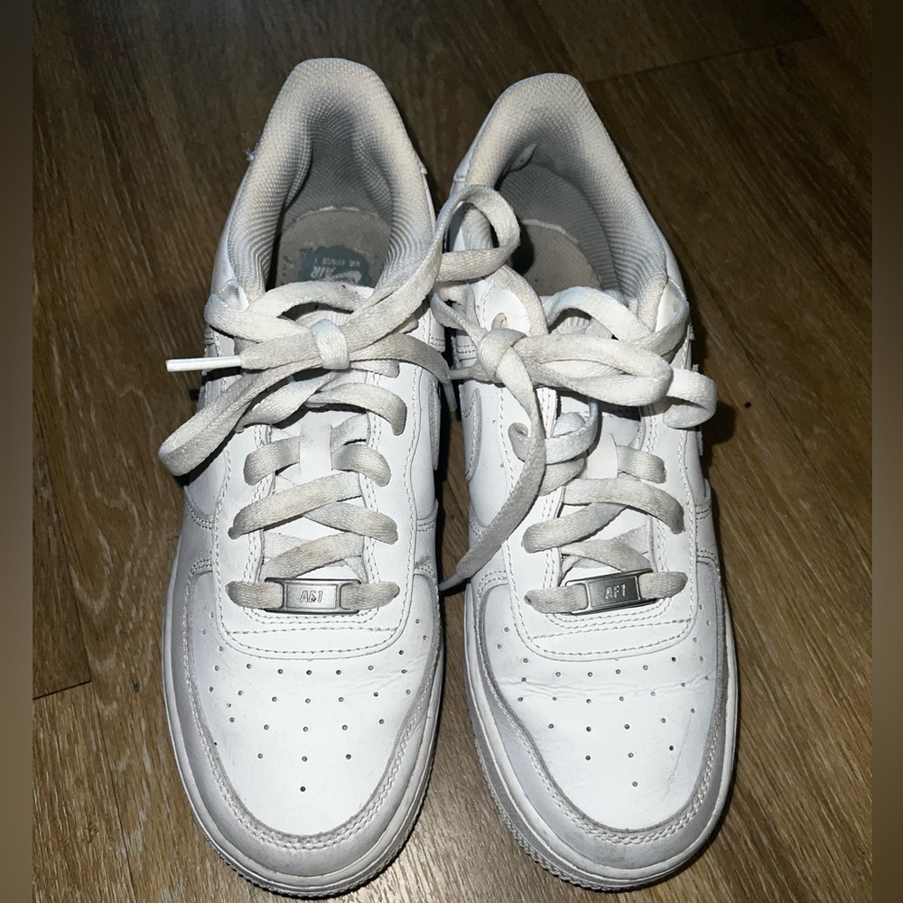 Nike White Air Force 1 Sneakers Classic Design